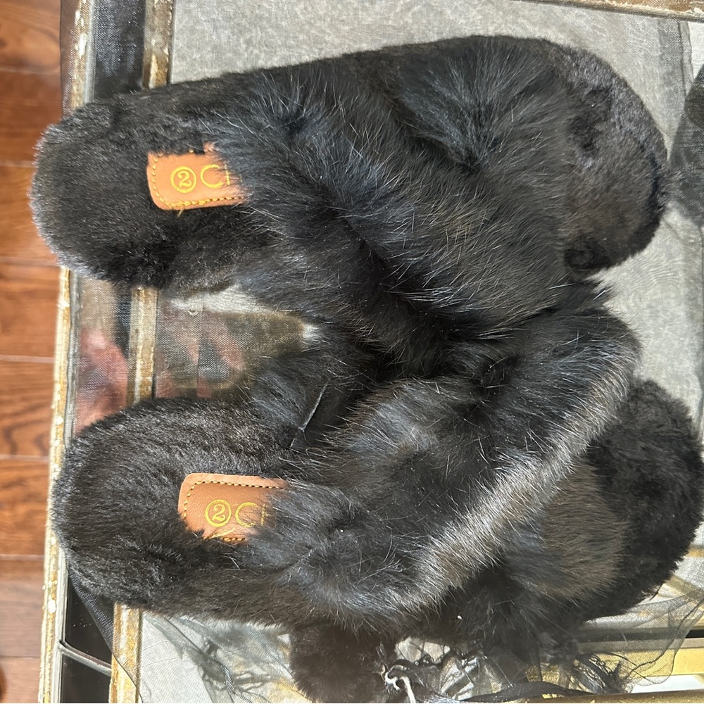 Chic Black Fur Slippers